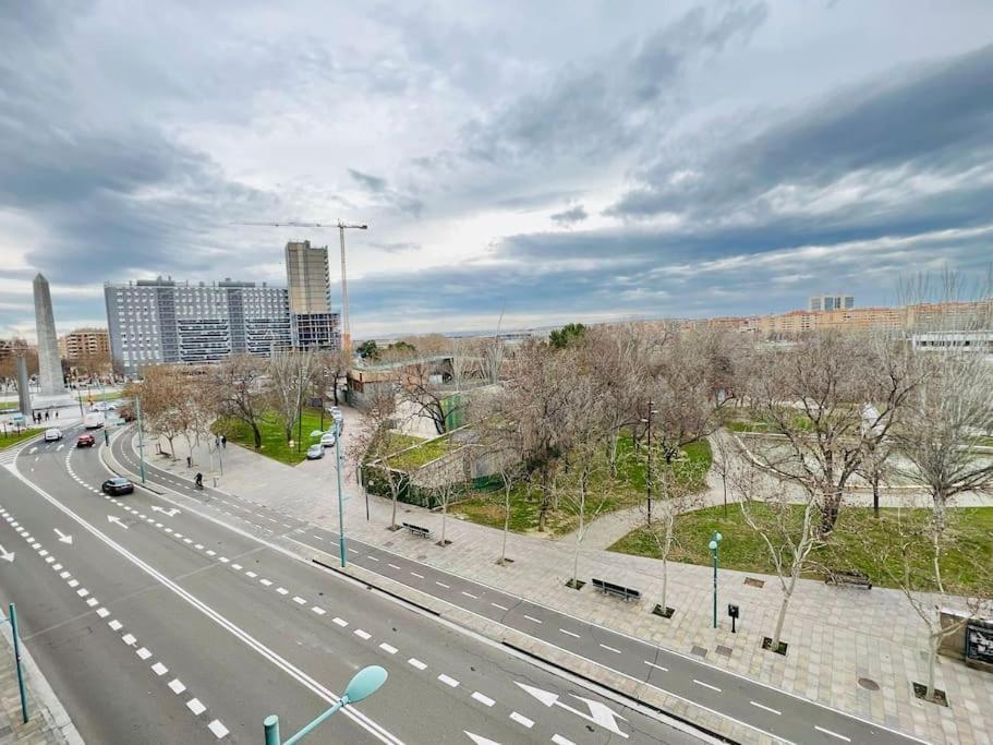 A Orillas Del Pilar Con Parking Zaragoza Exteriör bild