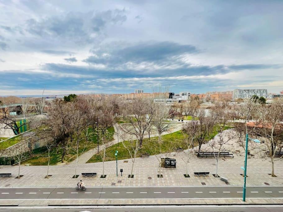 A Orillas Del Pilar Con Parking Zaragoza Exteriör bild