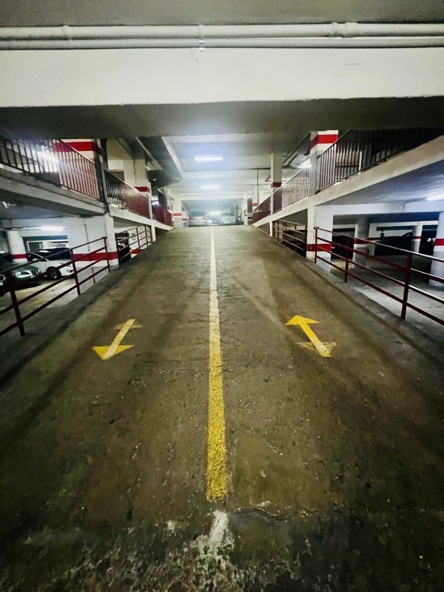 A Orillas Del Pilar Con Parking Zaragoza Exteriör bild