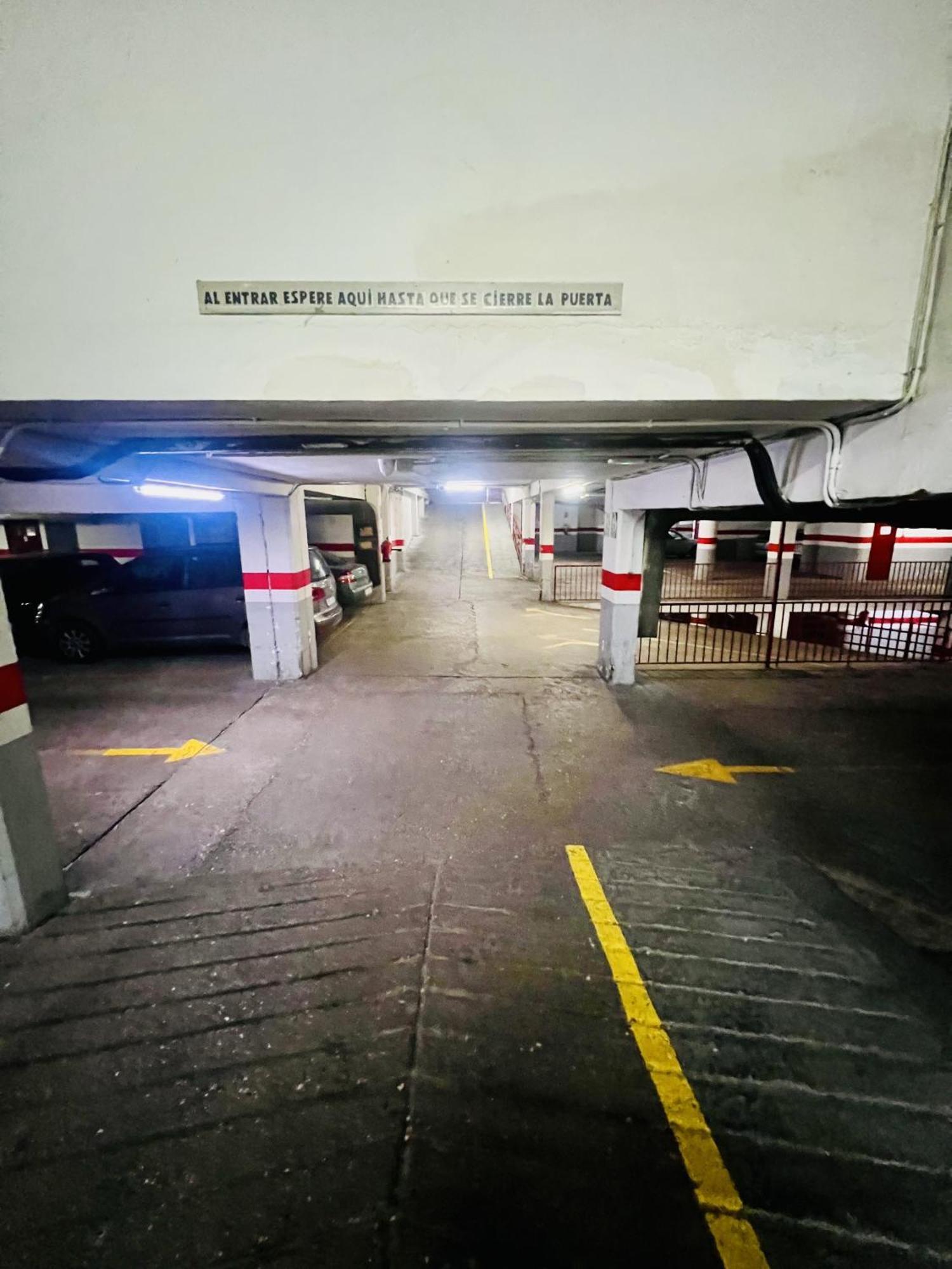 A Orillas Del Pilar Con Parking Zaragoza Exteriör bild