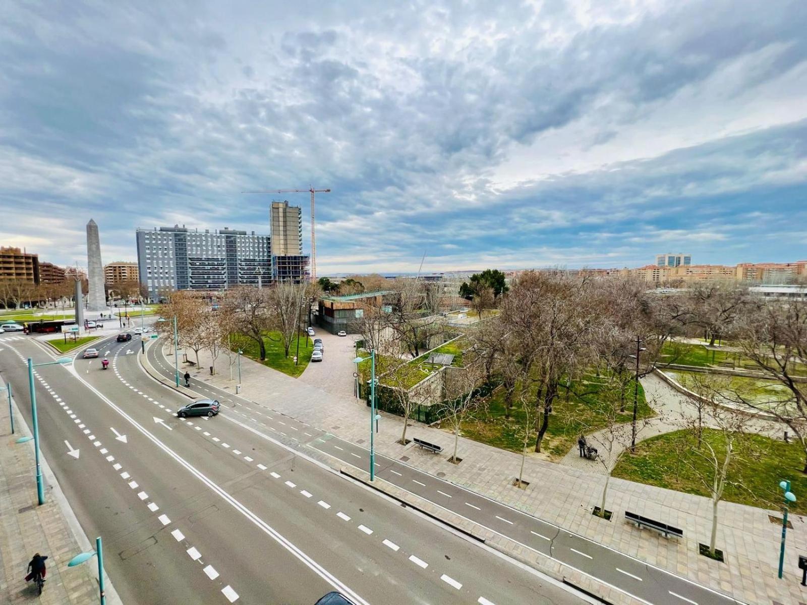 A Orillas Del Pilar Con Parking Zaragoza Exteriör bild